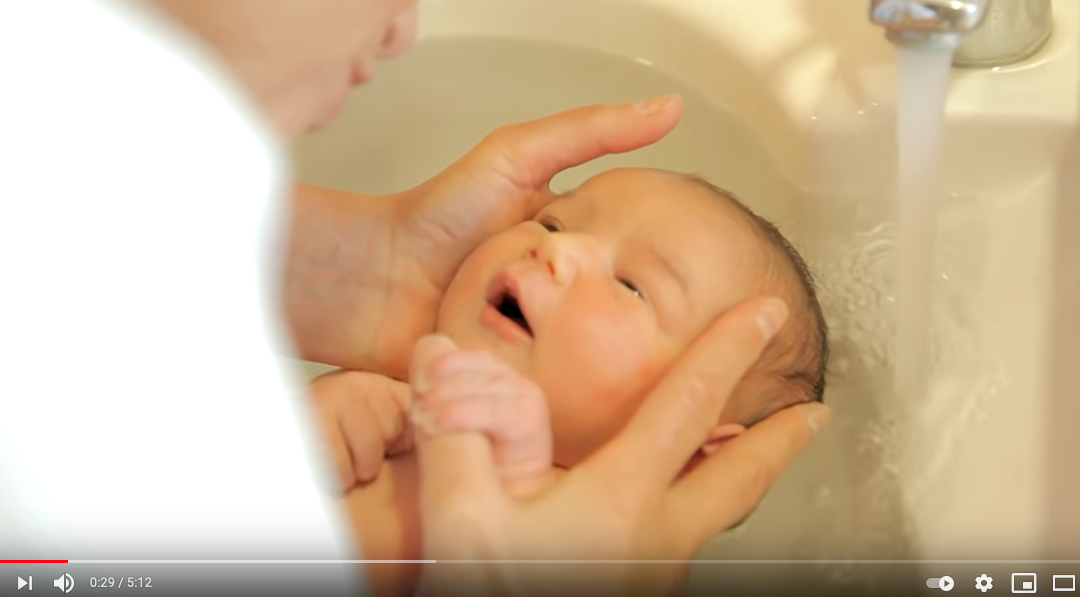 VIDEO Newborn Baby Bath